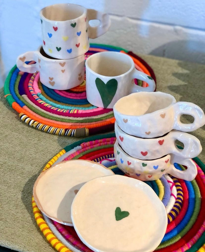 Découvrez l’artisanat en laine et ses créations uniques pour une décoration intérieure chaleureuse, durable et faite main.